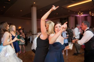 guests dancing to wedding dj