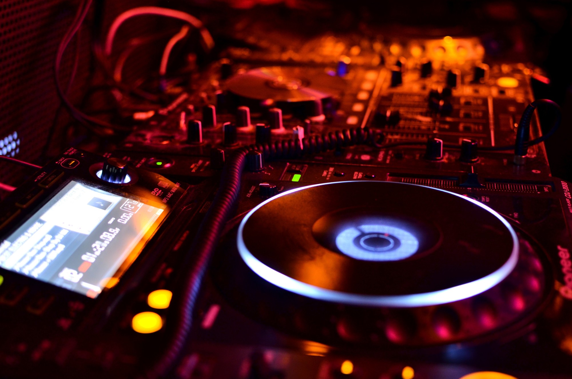 Chicago DJ Finding the Best Disc Jockey for Your Event